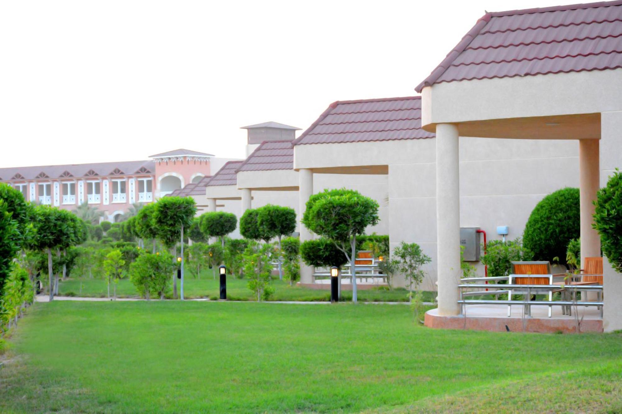 Radisson Blu Resort, Al Khobar Half Moon Bay Esterno foto Residential villas in Al-Ghazal