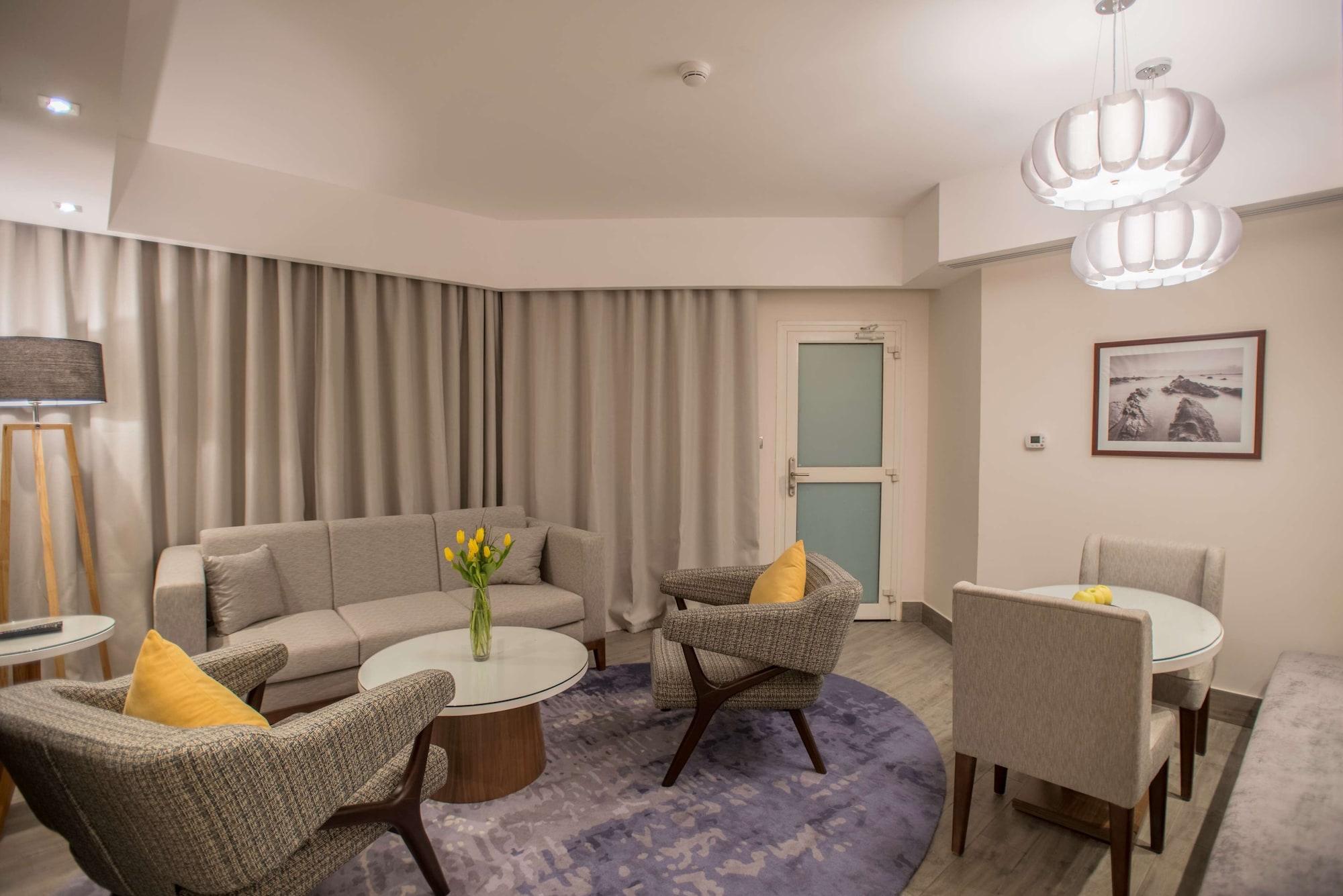 Radisson Blu Resort, Al Khobar Half Moon Bay Esterno foto The interior of a suite at the hotel