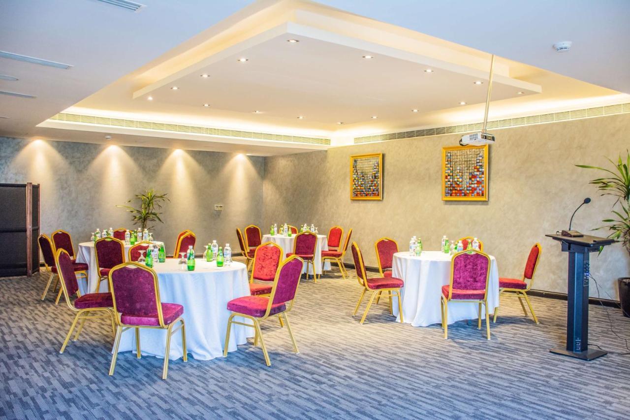 Radisson Blu Resort, Al Khobar Half Moon Bay Esterno foto Meeting room