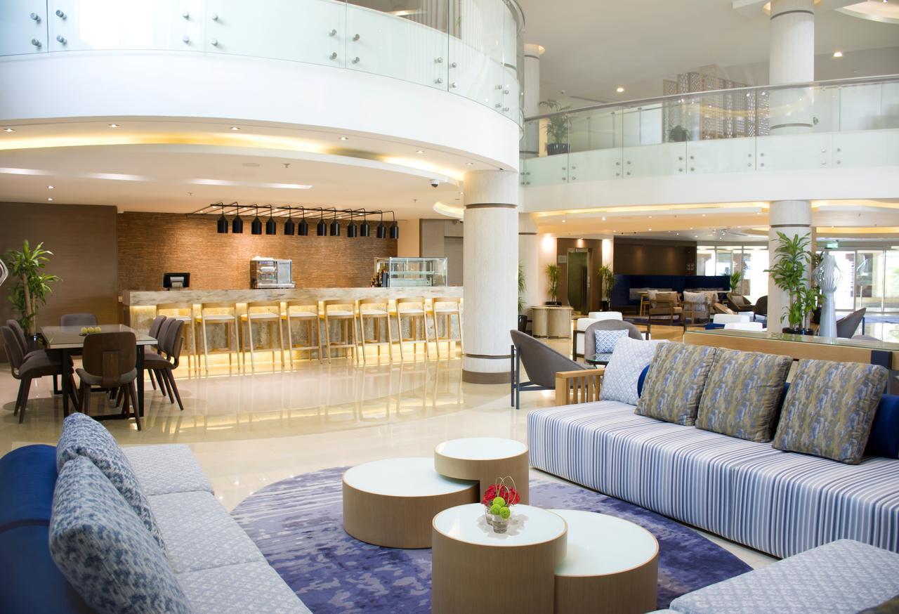 Radisson Blu Resort, Al Khobar Half Moon Bay Esterno foto The lobby of the hotel