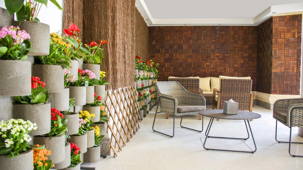 Radisson Blu Resort, Al Khobar Half Moon Bay Esterno foto Vertical garden