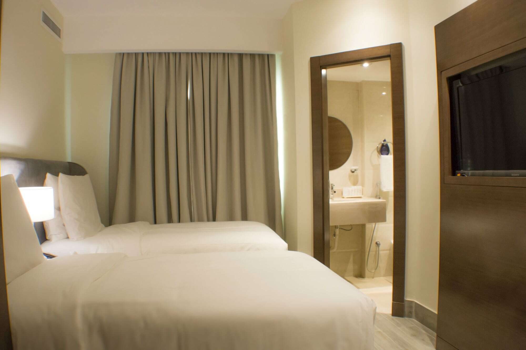 Radisson Blu Resort, Al Khobar Half Moon Bay Esterno foto A room at the hotel