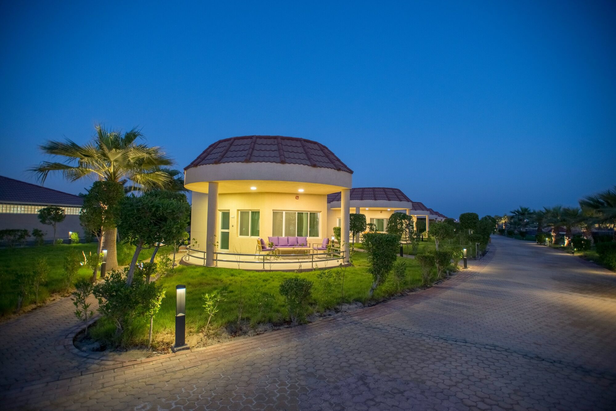 Radisson Blu Resort, Al Khobar Half Moon Bay Esterno foto The resort at night