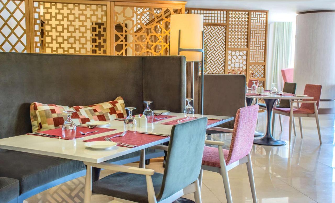 Radisson Blu Resort, Al Khobar Half Moon Bay Esterno foto The restaurant