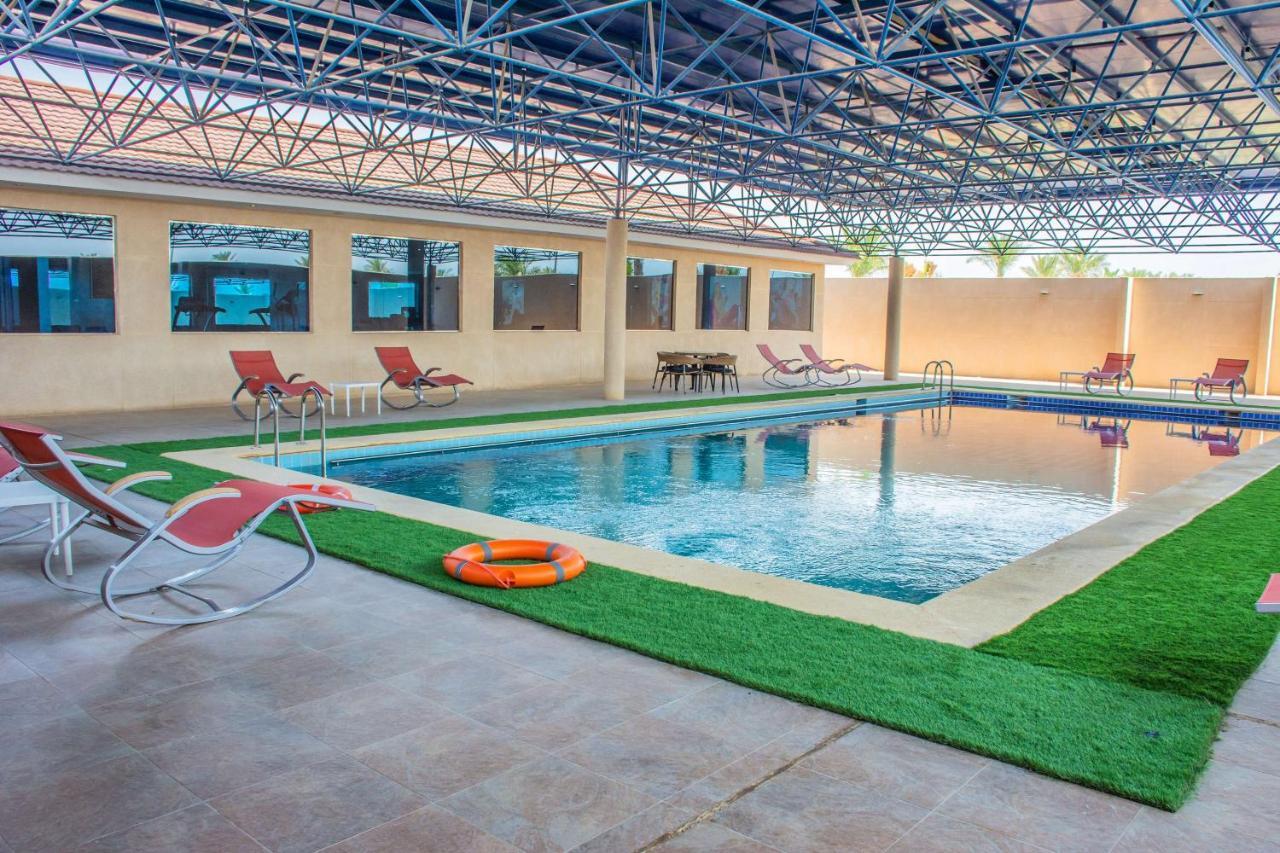 Radisson Blu Resort, Al Khobar Half Moon Bay Esterno foto Swimming pool at the hotel