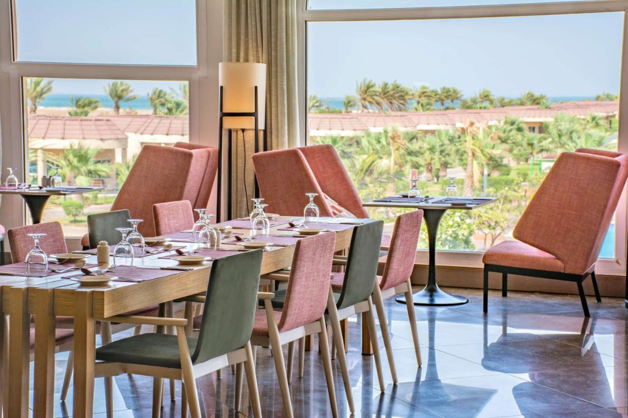 Radisson Blu Resort, Al Khobar Half Moon Bay Esterno foto The restaurant