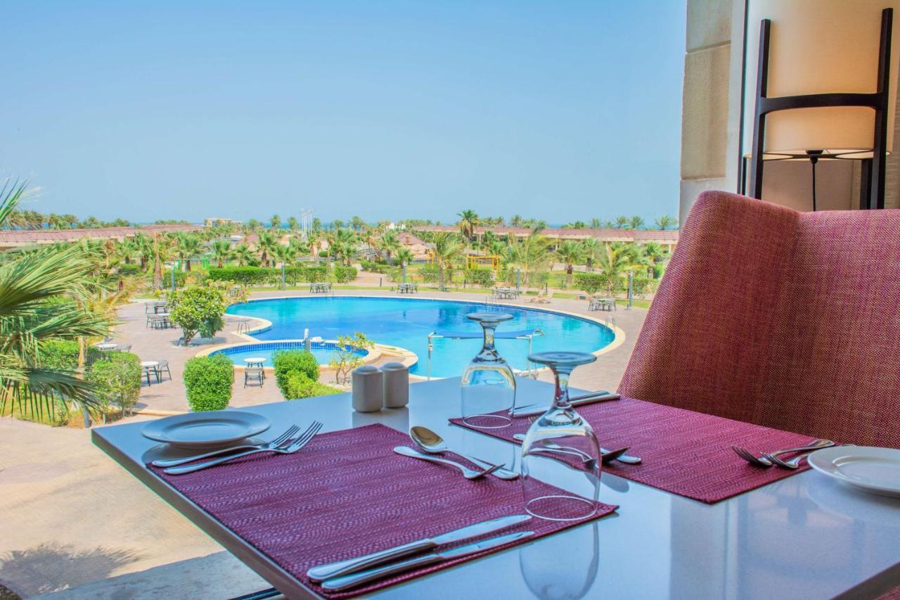 Radisson Blu Resort, Al Khobar Half Moon Bay Esterno foto View from the hotel